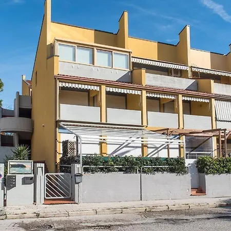 Apartament Bilocale Con Giardino A 100 Mt Dal Mare Di - M052 *