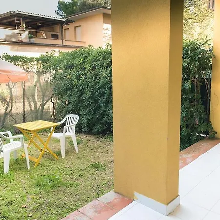 Bilocale Con Giardino A 100 Mt Dal Mare Di - M052